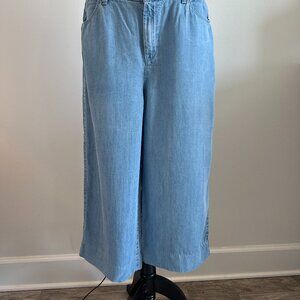 Chico's Platinum Collection Crop lightweight jeans size 10